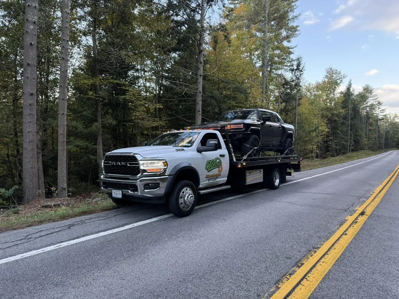 518 Tow wrecker loading a vehicle